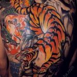 фото тату тигр и дракон 07.12.2018 №085 - tattoo tiger and dragon - tattoo-photo.ru